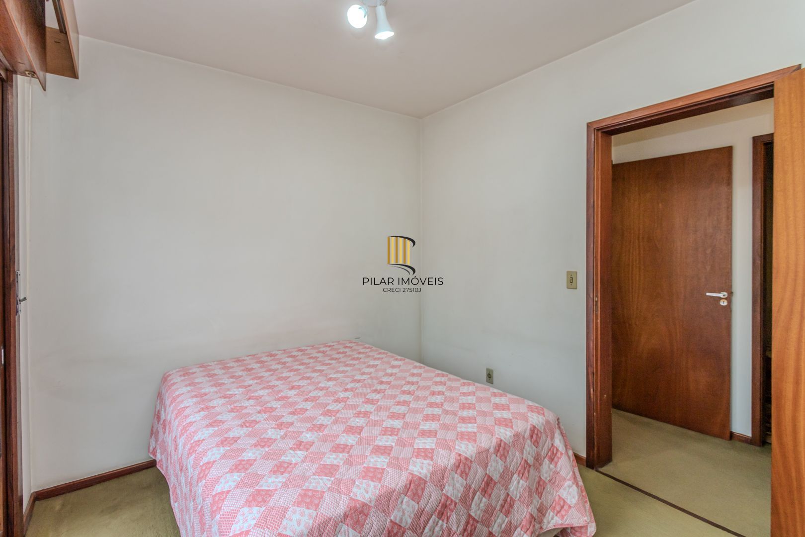 Apartamento no bairro Floresta de 3 dormitórios e vaga