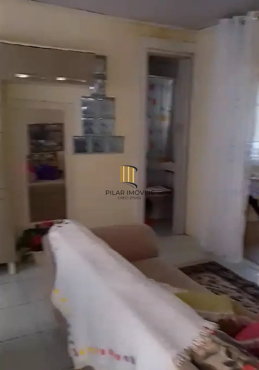 Casa 2 dormitórios no bairro Piratini