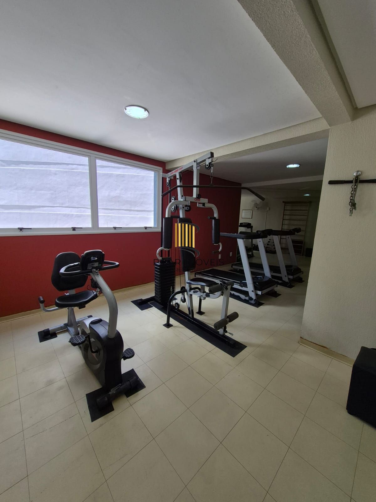 Apartamento no Centro de 2 dormitórios e 2 vagas DESOCUPADO