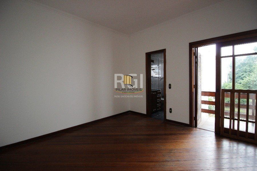 Casa para Venda - 280m², 3 dormitórios, 2 vagas - Petrópolis