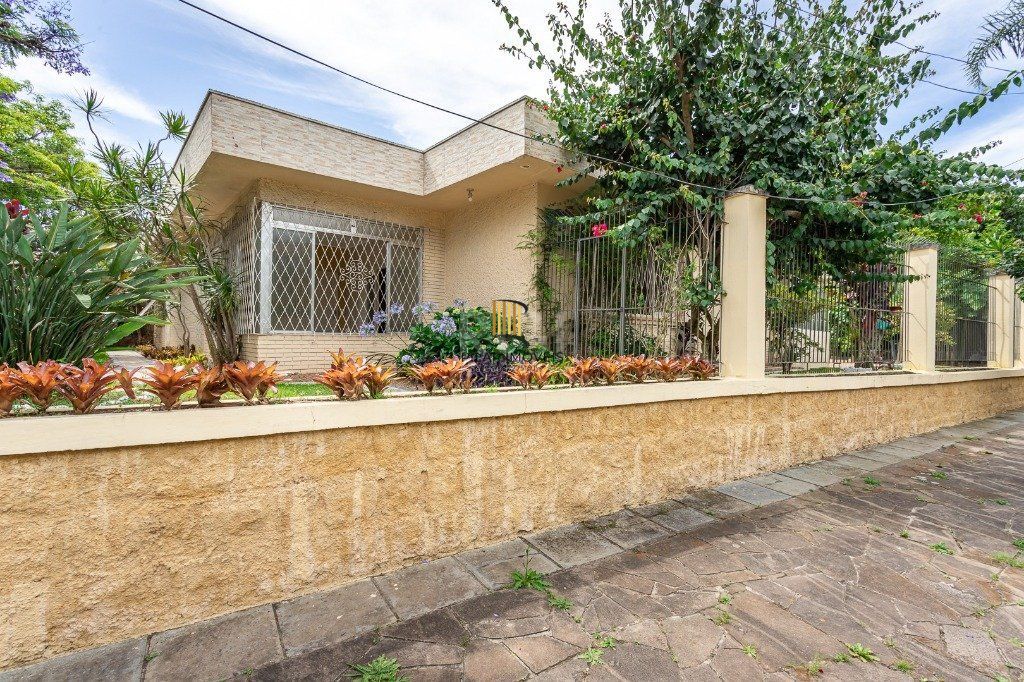 Casa para Venda - 740m², 5 dormitórios, sendo 1 suites, 3 vagas - Vila Assunção