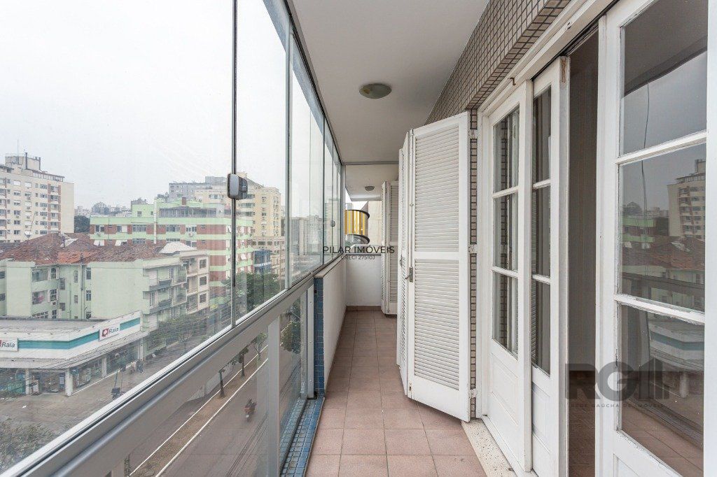 Apartamento no bairro Floresta de 3 dormitórios e vaga DESOCUPADO