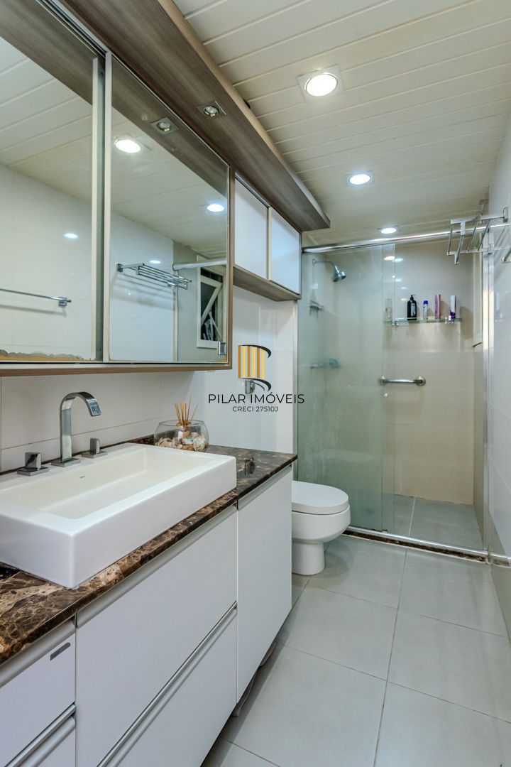 Apartamento no bairro Menino Deus de 4 dormitórios e vaga