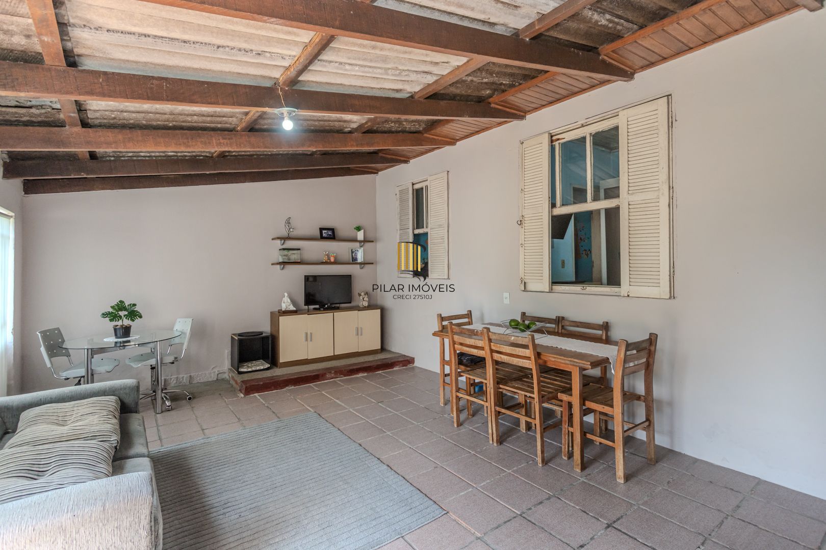 Casa no bairro Jardim Botânico de 3 dormitórios e garagem e terreno com 370m²