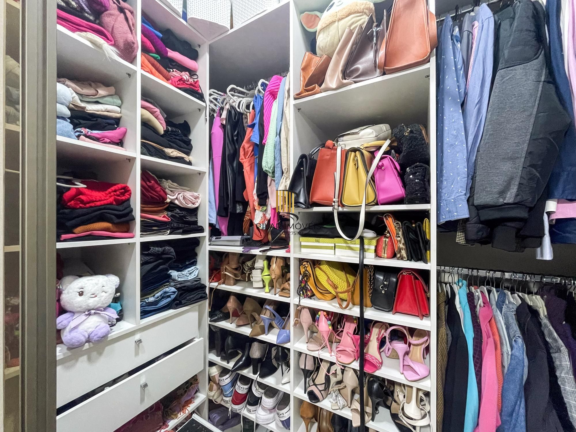 Apartamento no bairro Cristal de 2 dormitórios e vaga