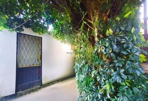 Casa no bairro Jardim do Salso com 2 dormitórios e 4 vagas