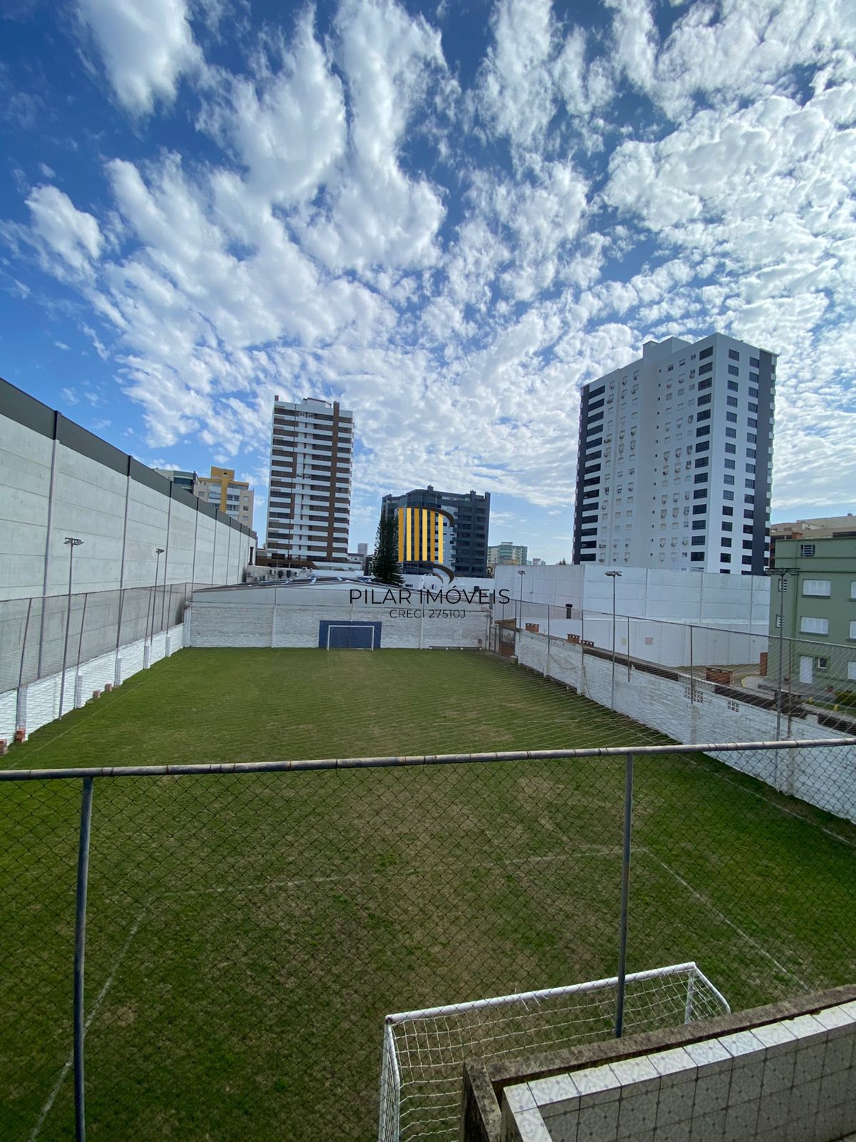 Apartamento no Centro de Tramandaí de 2 dormitórios e vaga