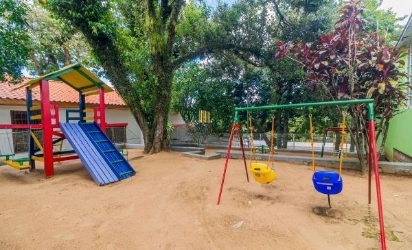 Casa em condomínio no bairro Santo Antômnio de 4 dormitórios e 2 vagas