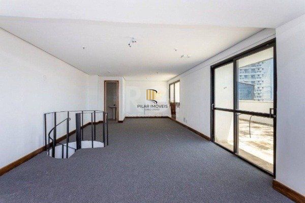 Sala comercial duplex na Av. Carlos Gomes