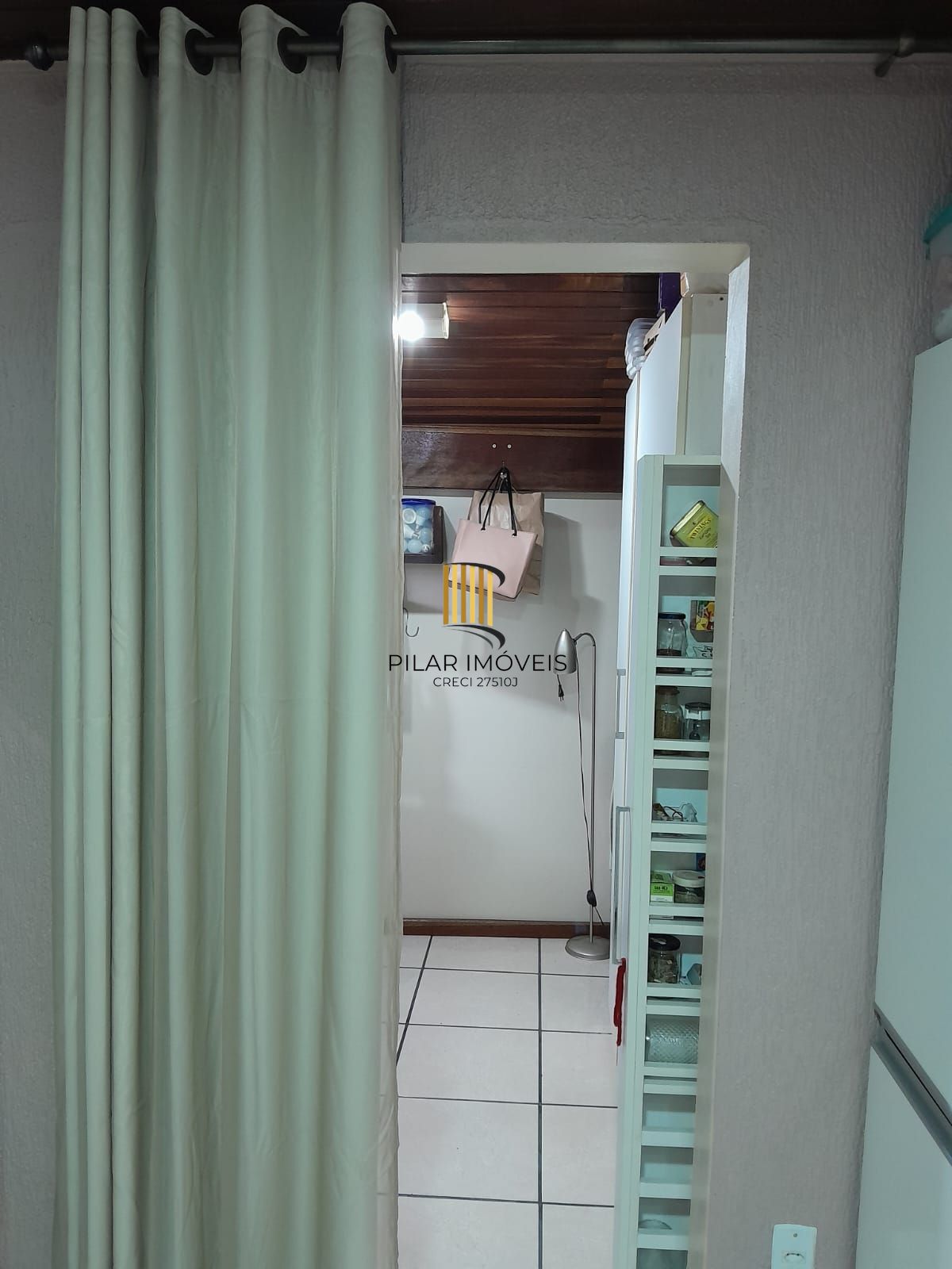 Casa sobrado a Venda de 5 Quartos, 1 Suite e 4 Vagas de Garagem com 235M²privt.