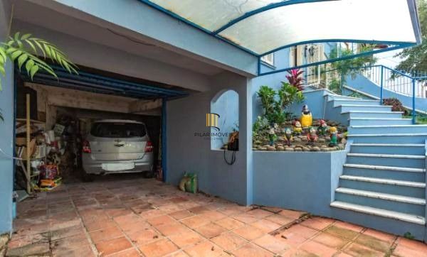 Sobrado no bairro Vila Ipiranga de 4 dormitórios e 2 vagas