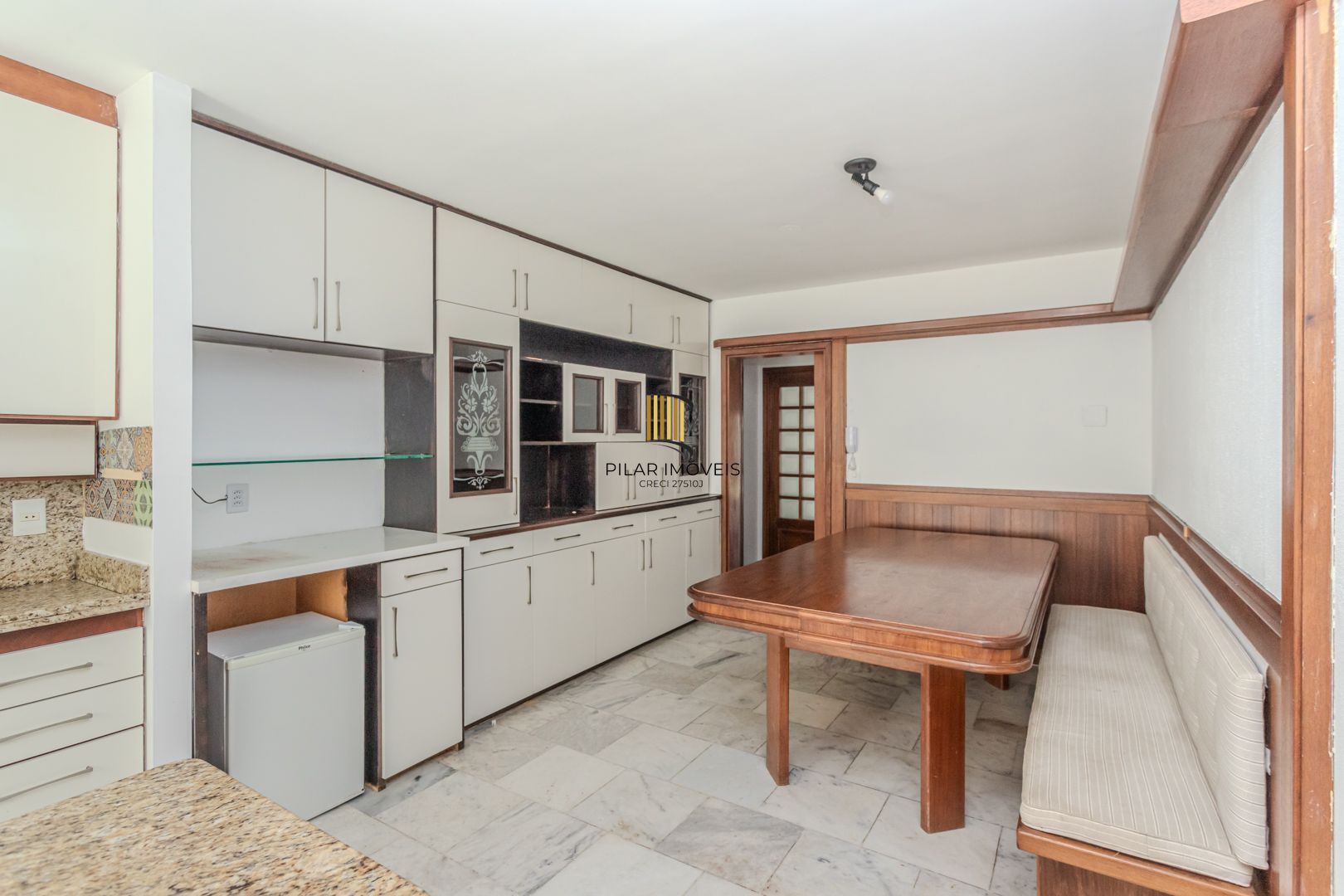 Apartamento no Moinhos de Vento de 3 dormitórios vaga e infra DESOCUPADO