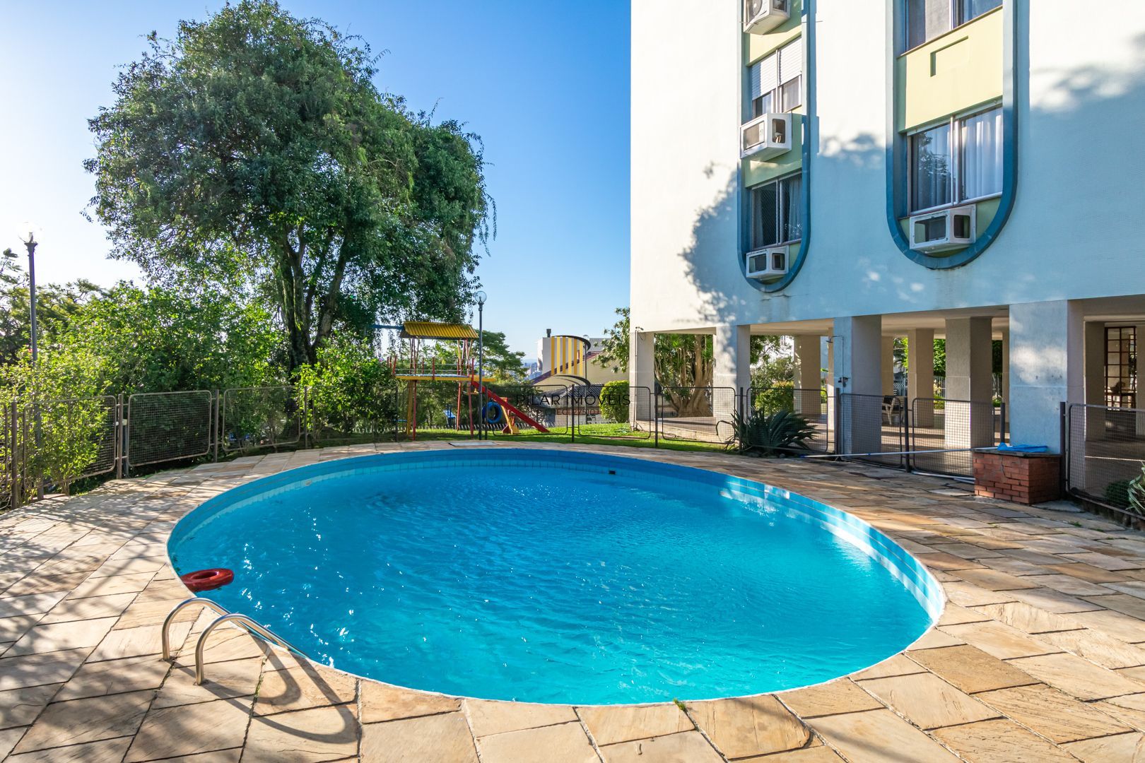 OCASIÃO 3 dormitórios, suíte e vaga, 106m² privativos, por R$ 400 mil