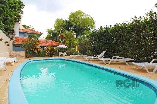 Casa sobrado em condomínio fechado na Vila Nova de 3 dormitórios e 2 vagas