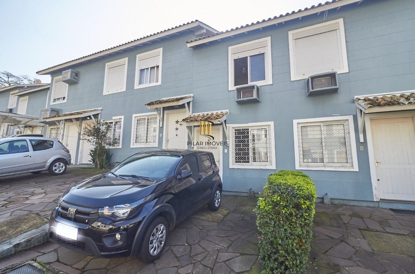 Casa sobrado em condomínio fechado no Alto Petrópolis de 2 dormitórios e vaga