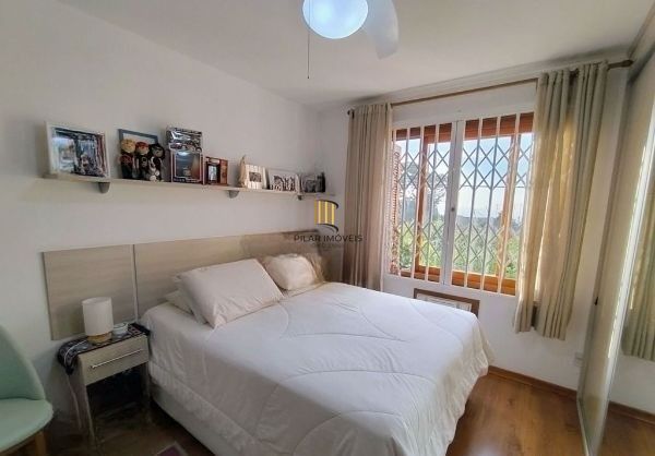 Apartamento no bairro Teresópolis de 2 dormitórios e vaga