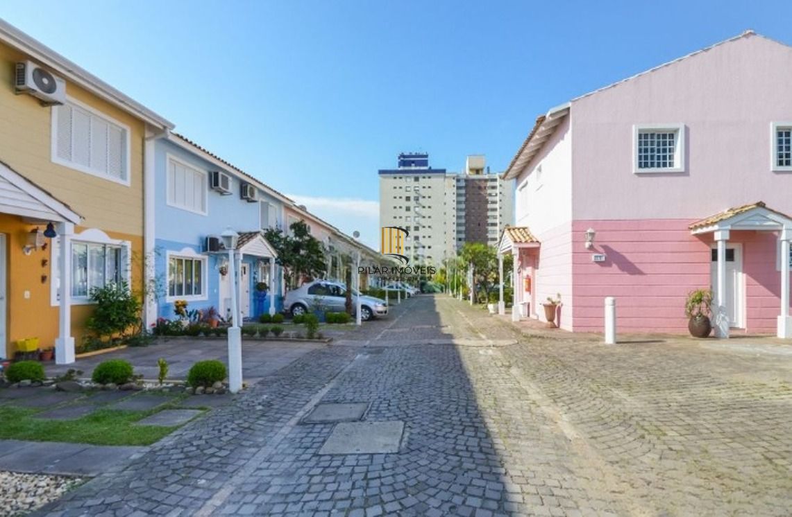Casa em condomínio no bairro Sarandi de 2 dormitórios, vaga e infra