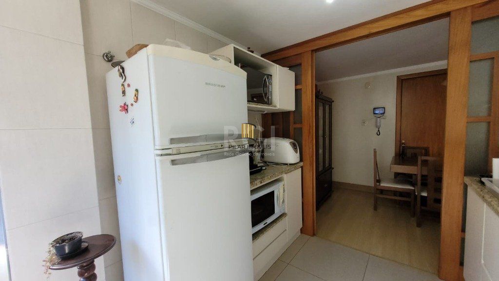 Apartamento no Petrópolis de 2 dormitórios e vaga