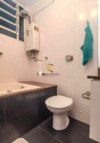 Apartamento TÉRREO com pátio no Menino Deus de 2 dormitórios e vaga rotativa