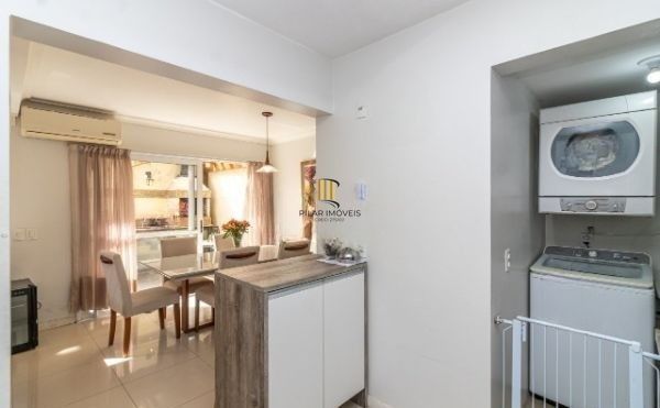 Sobrado condomínio no bairro Teresópolis de 4 dormitórios 2 vagas e infra