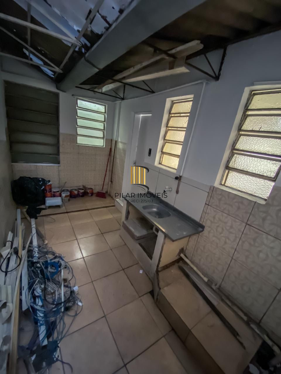 Sala comercial Andradas com terraço nos fundos