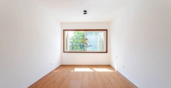 Apartamento no Petrópolis de 3 dormitórios e 2 vagas