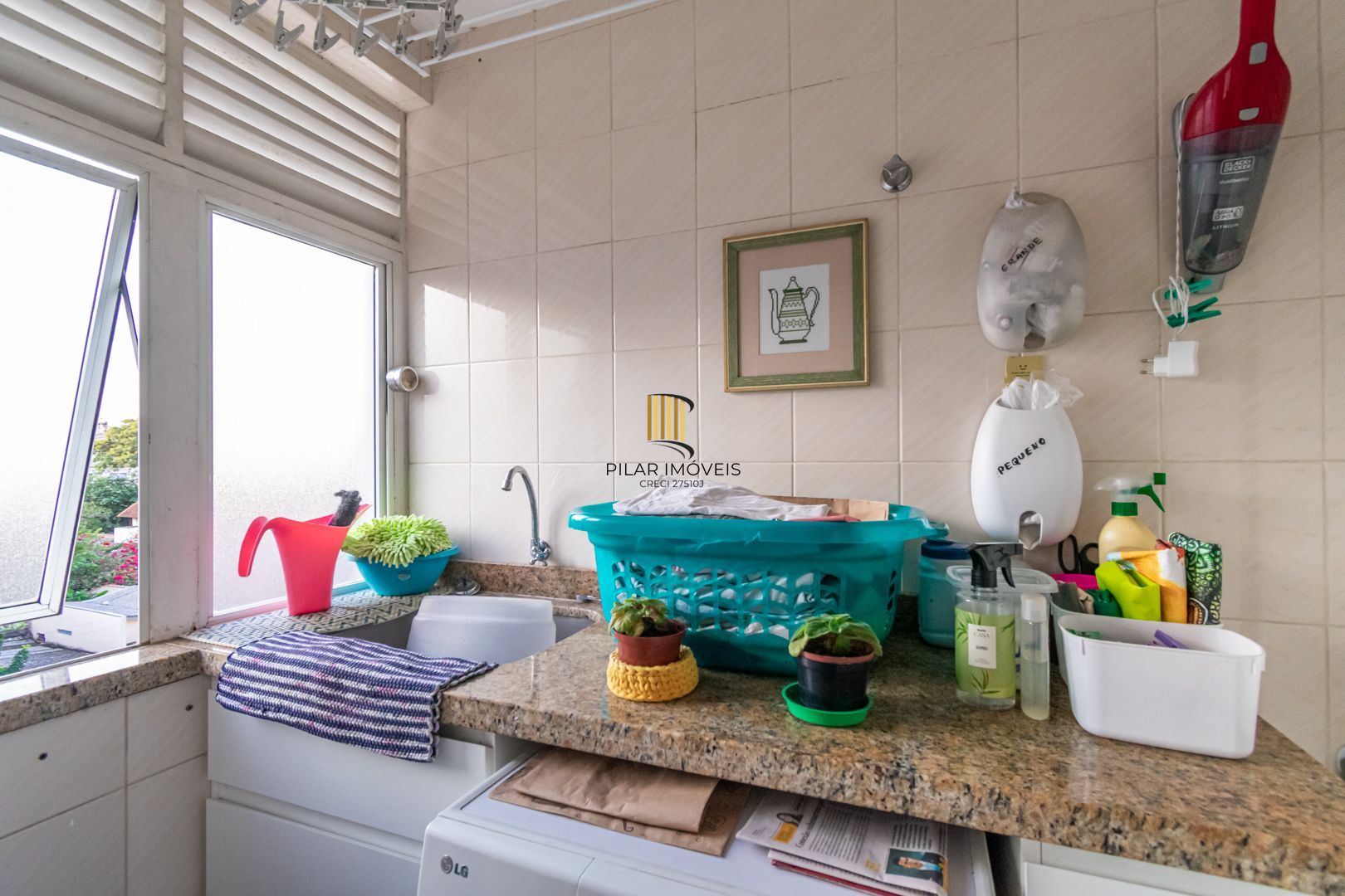 Apartamento no Passo D'areia de 3 dormitórios vaga e infra