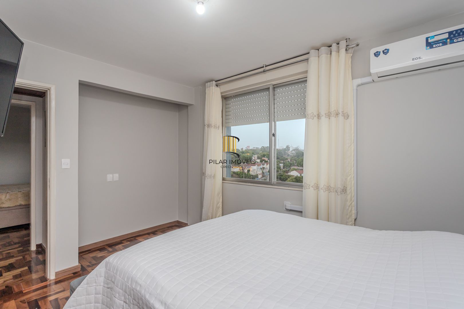 OCASIÃO 3 dormitórios, suíte e vaga, 106m² privativos, por R$ 400 mil