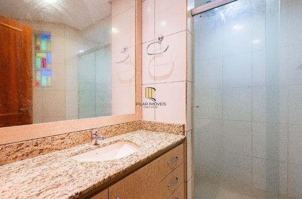 Casa sobrado no bairro Bela Vista de 3 dormitórios e 3 vagas DESOCUPADA