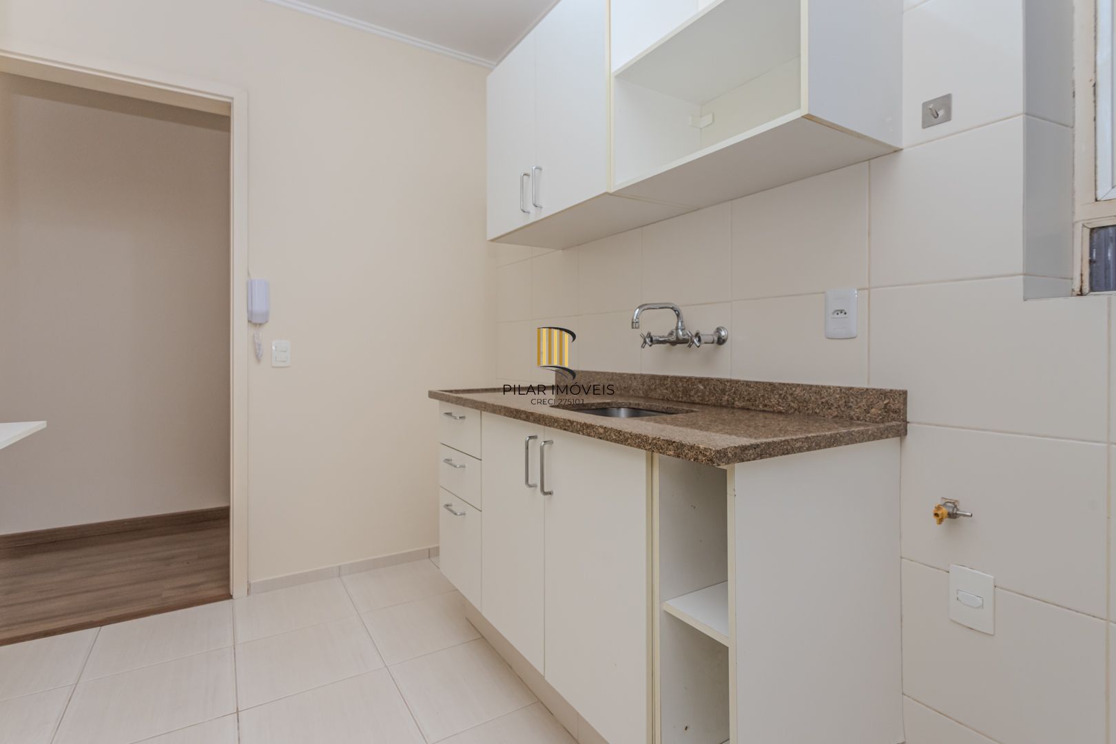 Apartamento no Centro de 1 dormitório DESOCUPADO