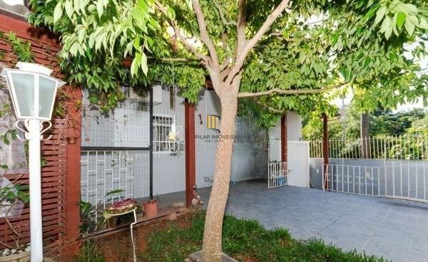 Casa no bairro Tristeza de 4 dormitórios e 4 vagas