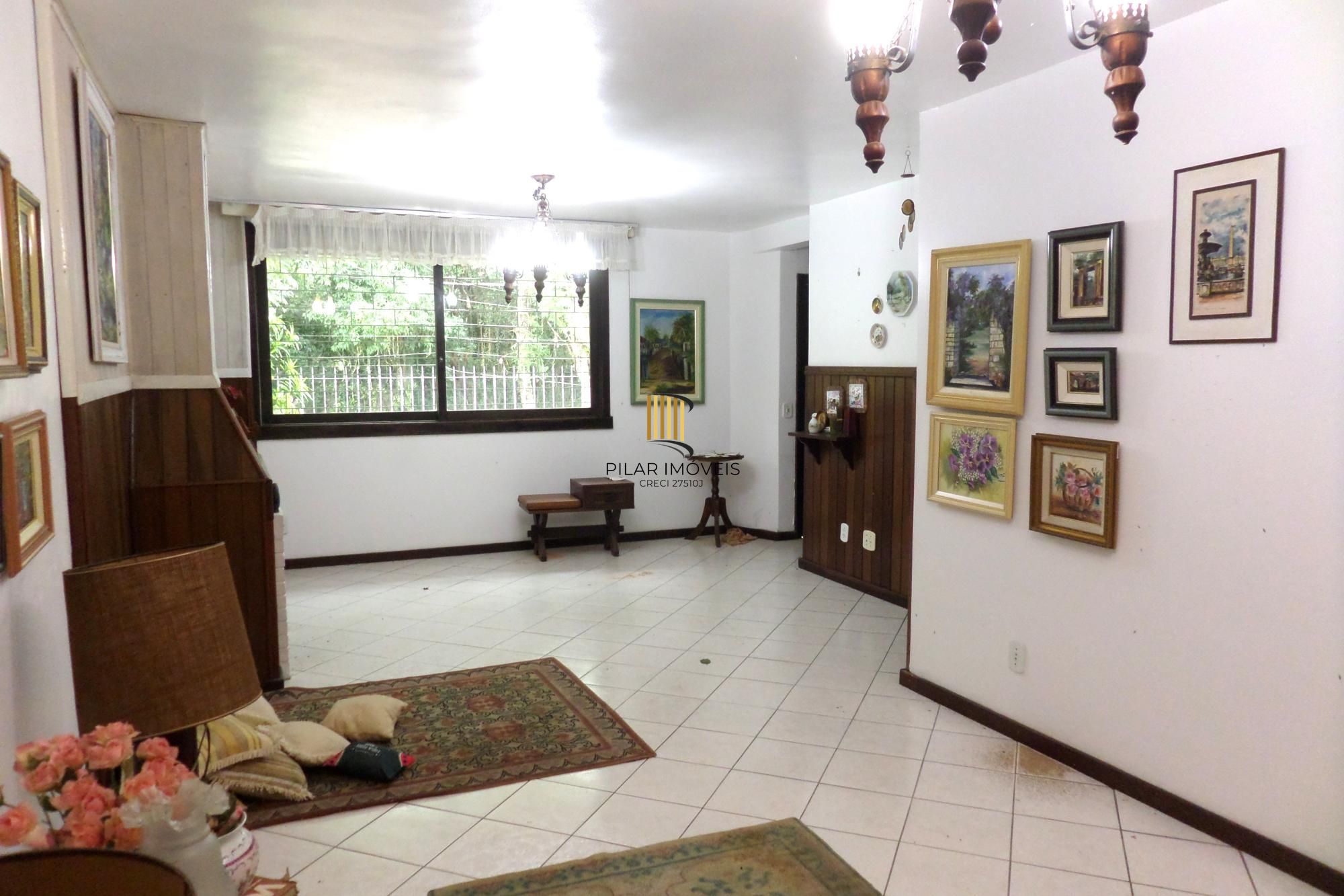 Casa no bairro Ipanema de 3 dormitórios e 2 vagas