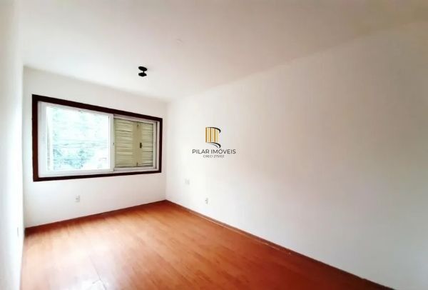 Apartamento no Petrópolis de 3 dormitórios e 2 vagas