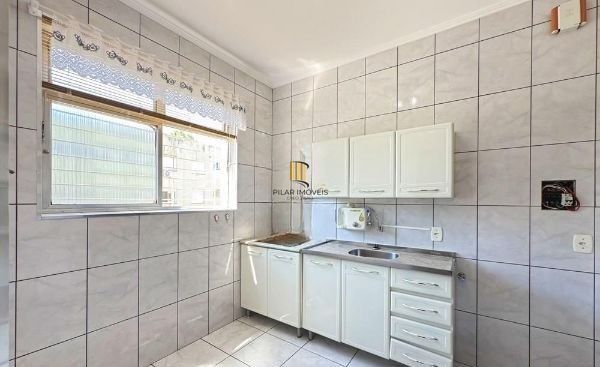 Apartamento no bairro Cristal de 3 dormitórios e vaga DESOCUPADO