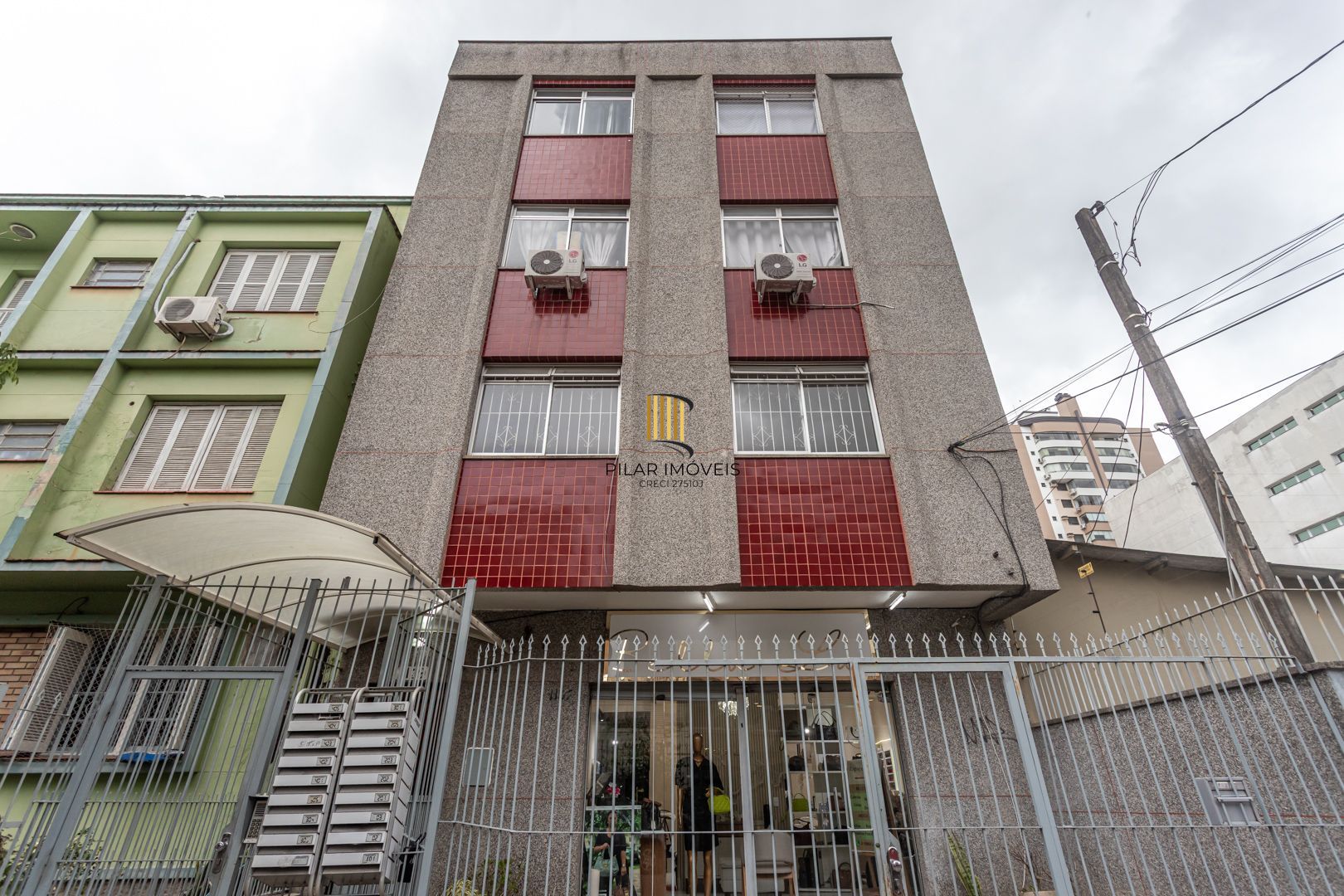 APTO DE 01 NO MENINO DEUS, DESOCUPADO