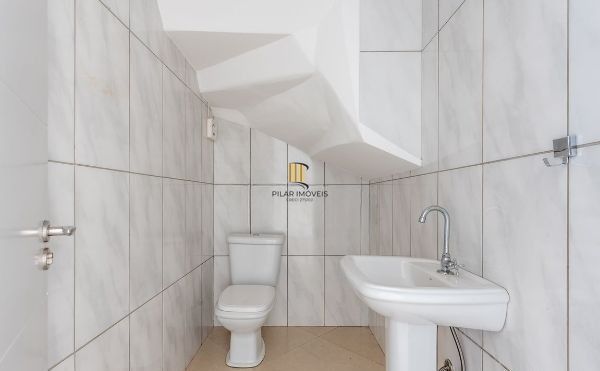 Casa sobrado no bairro Vila Ipiranga de 3 dormitórios e 2 vagas