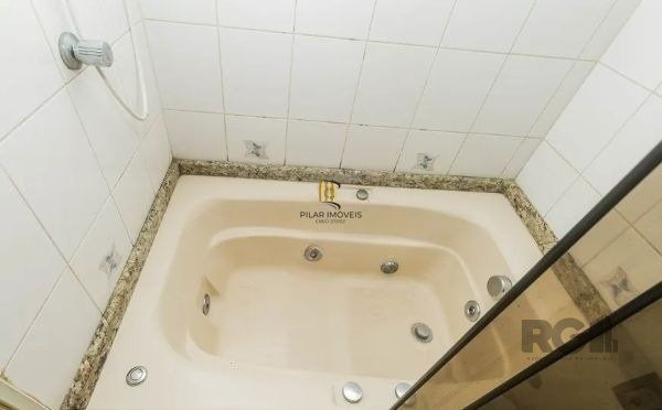 Casa condomínio no Humaitá de 3 dormitórios e vaga DESOCUPADA