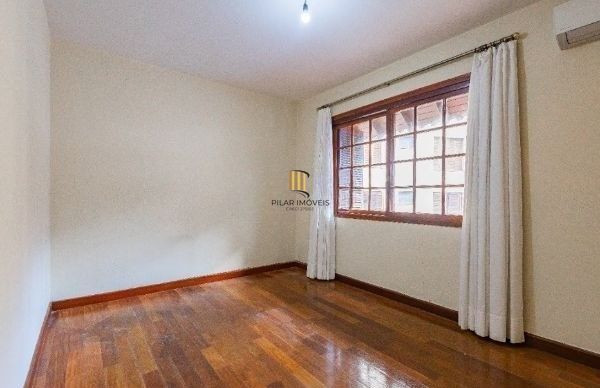 Casa sobrado no bairro Bela Vista de 3 dormitórios e 3 vagas DESOCUPADA