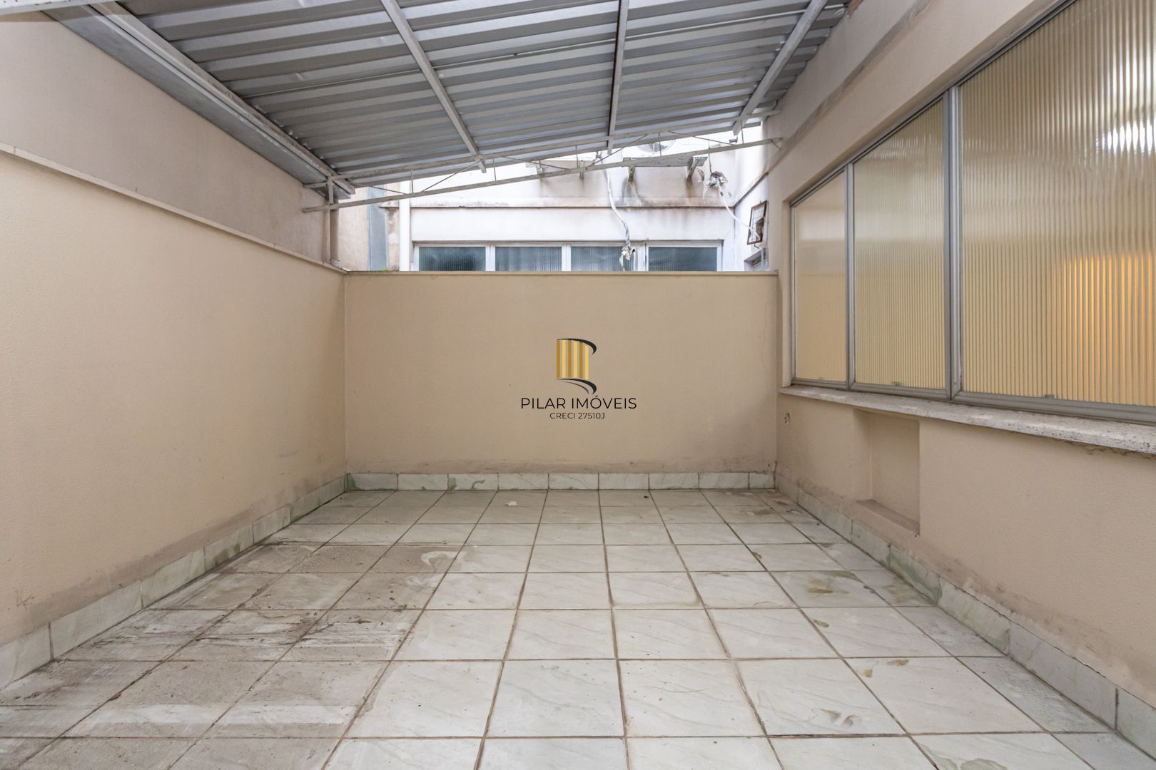 Sala Comercial com terraço