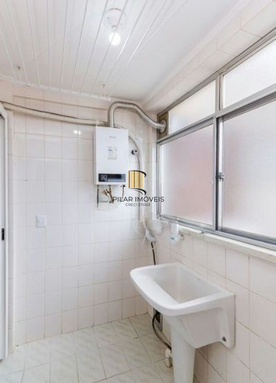 Apartamento no Passo D'areia de 2 dormitórios e 2 vagas DESOCUPADO