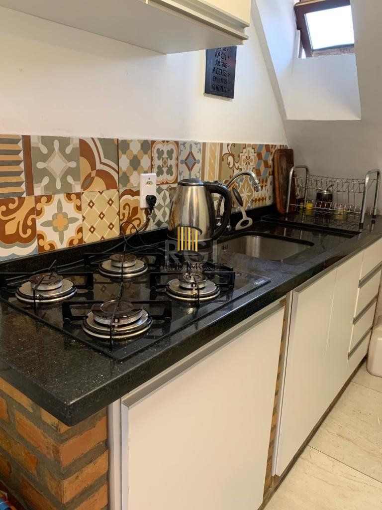 Apartamento JK para Venda - 25m², 0 dormitórios, 1 vaga - Glória