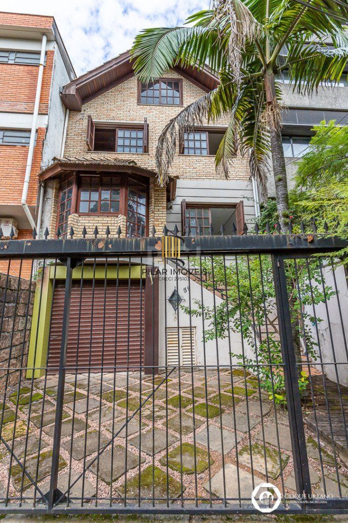 Casa para Venda - 330m², 4 dormitórios, sendo 3 suites, 2 vagas - Petrópolis