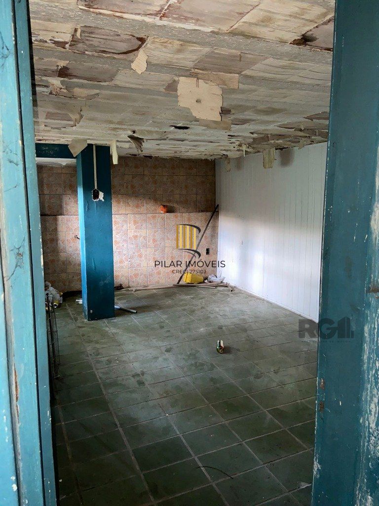 Casa para utilização comercial, no bairro Teresópolis, em Porto Alegre, RS.