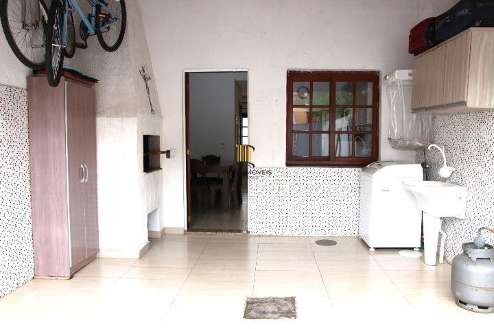 Casa sobrado na Hípica de 2 dormitórios e 2 vagas