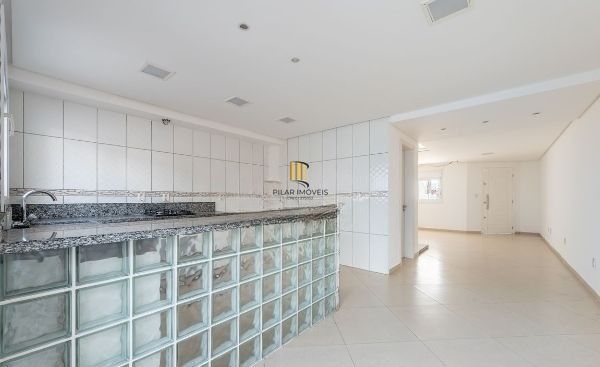 Casa sobrado no bairro Vila Ipiranga de 3 dormitórios e 2 vagas