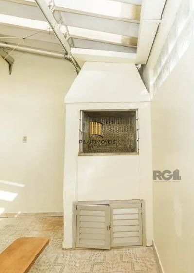 Casa condomínio no Humaitá de 3 dormitórios e vaga DESOCUPADA