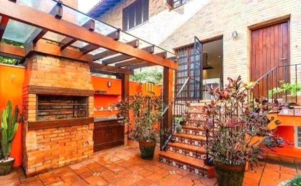 Casa sobrado no bairro Bela Vista de 3 dormitórios e 3 vagas DESOCUPADA