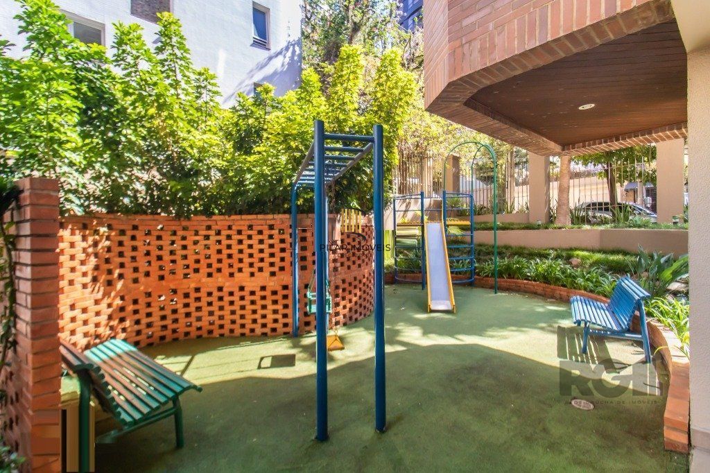Apartamento no bairro Auxiliadora com 90m² de 2 dormitórios e 2 vagas