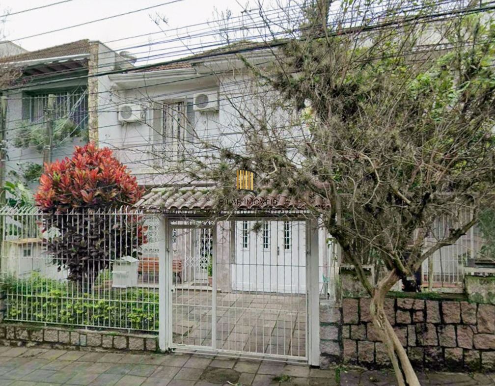 Casa sobrado no bairro Higienópolis de 3 dormitórios e 2 vagas