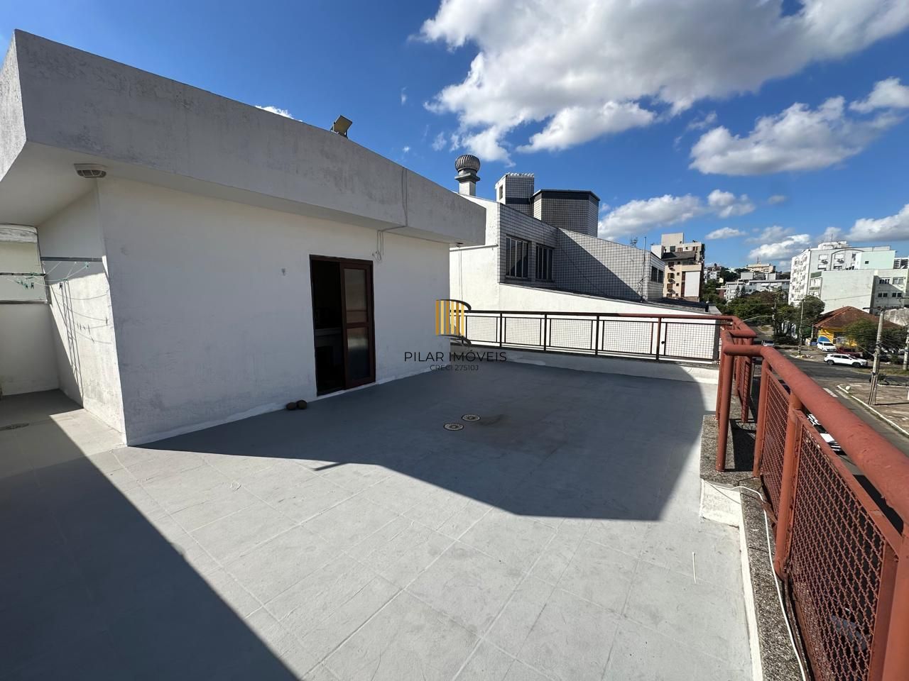 Ótima cobertura de 3 dormitórios com 232m² no bairro Passo da Areia.